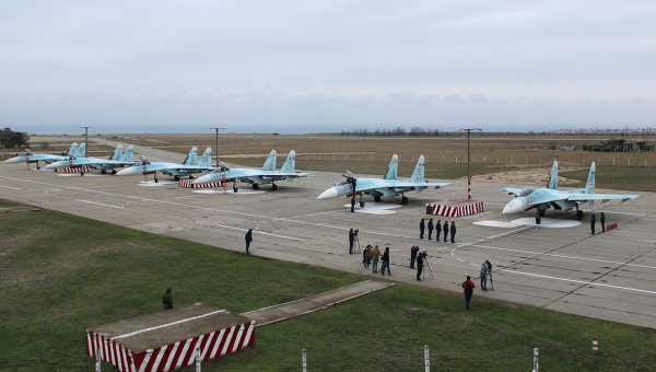 Самолеты Су-27 СМ, прибывшие в расположение 62-го истребительного авиаполка 27-й смешанной авиадивизии ВВС России под Севастополем. Архивное фото