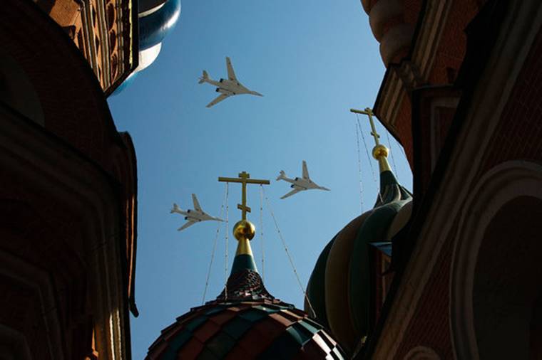 Возобновление производства бомбардировщика Ту-160 пока ограничится достройкой трех планеров из советских запасов